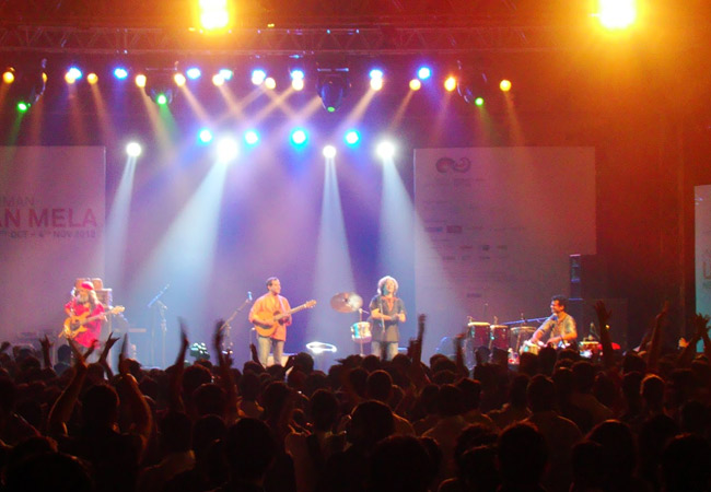 Image Showing A Band performing on the stage.